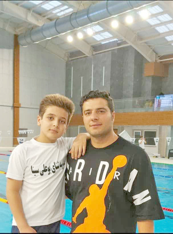 رهام الماسی شناگر خردسال، پرچمدار همدان در مسابقات کشوری با سه مدال