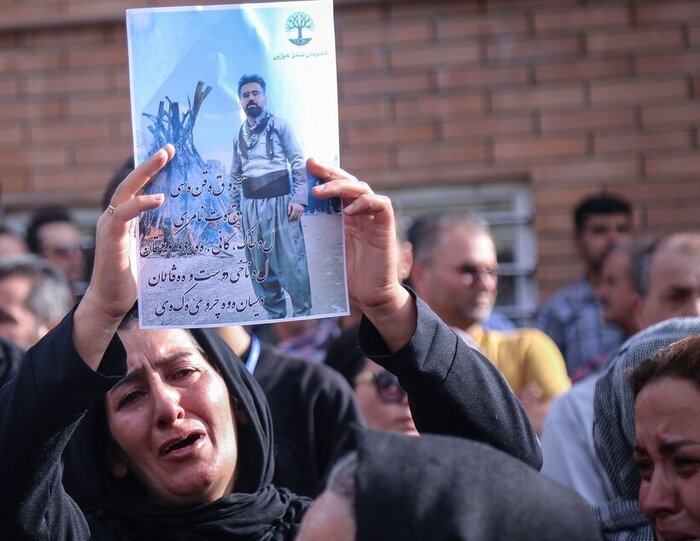 پاک‌سازی بوستان «چغاسبز» ایلام به یاد ققنوس‌های آبیدر کردستان