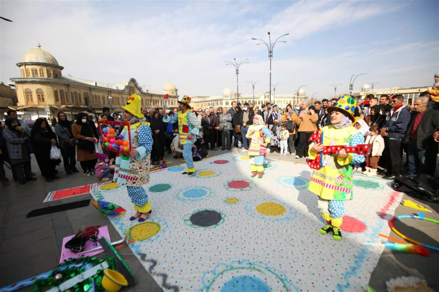 همدان نیازمند فضای ثابت اجرای نمایش‌های خیابانی