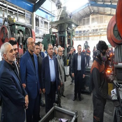 با تمام توان در کنار تولیدکنندگان استان هستیم