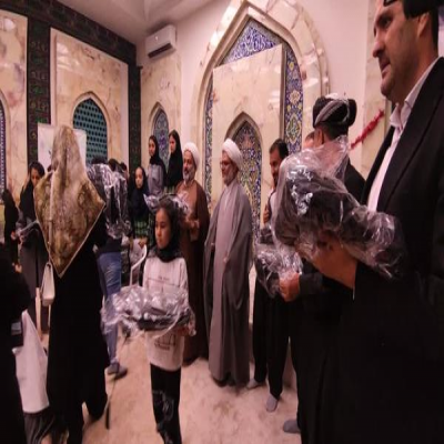 مهربانی ماندگار؛ توزیع لوازم‌التحریر بین دانش‌آموزان نیازمند