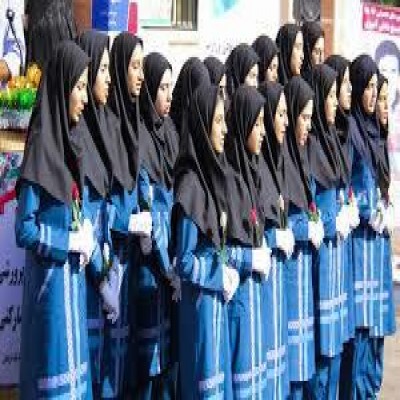 نمی‌خواهیم شبیه دوران ناصرالدین‌شاه لباس بپوشیم!