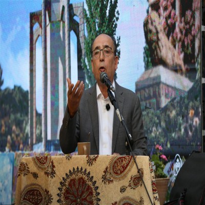 زبان مادری سازنده ابعاد فرهنگی، اجتماعی، عاطفی و روانی انسان است